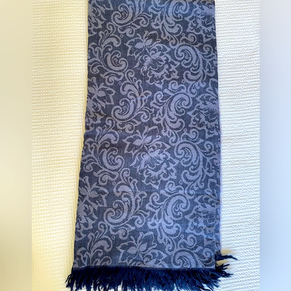 Calzeat of Scotland Elegant Blue Paisley Scarf/Throw